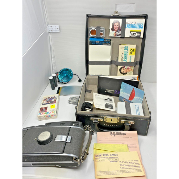 Vintage 60s Polaroid Land Camera Model 150 Flash Bulbs Filter, Case, Manual